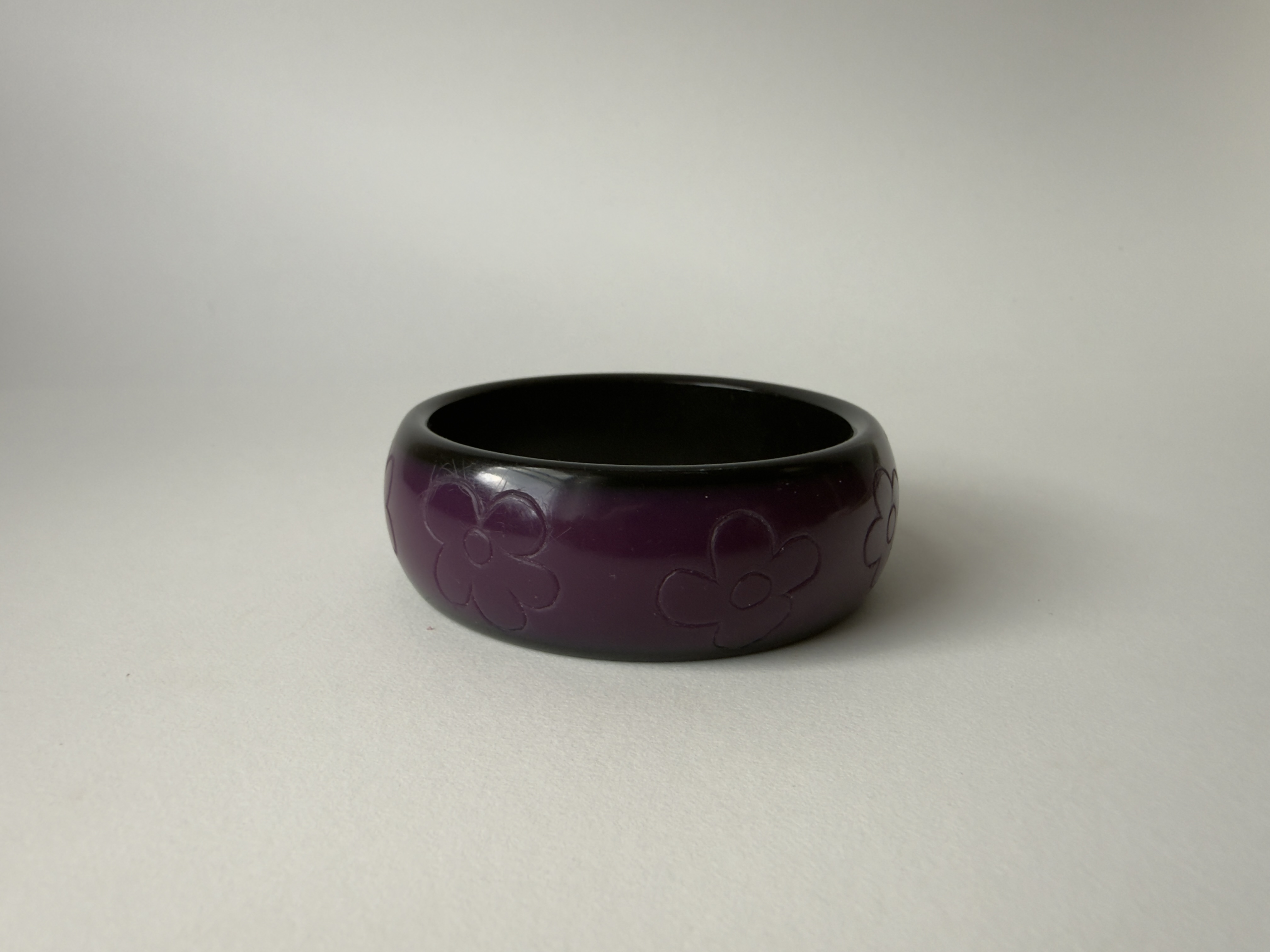 Plastic, Diameter 2 5/8 in × width 1 in
